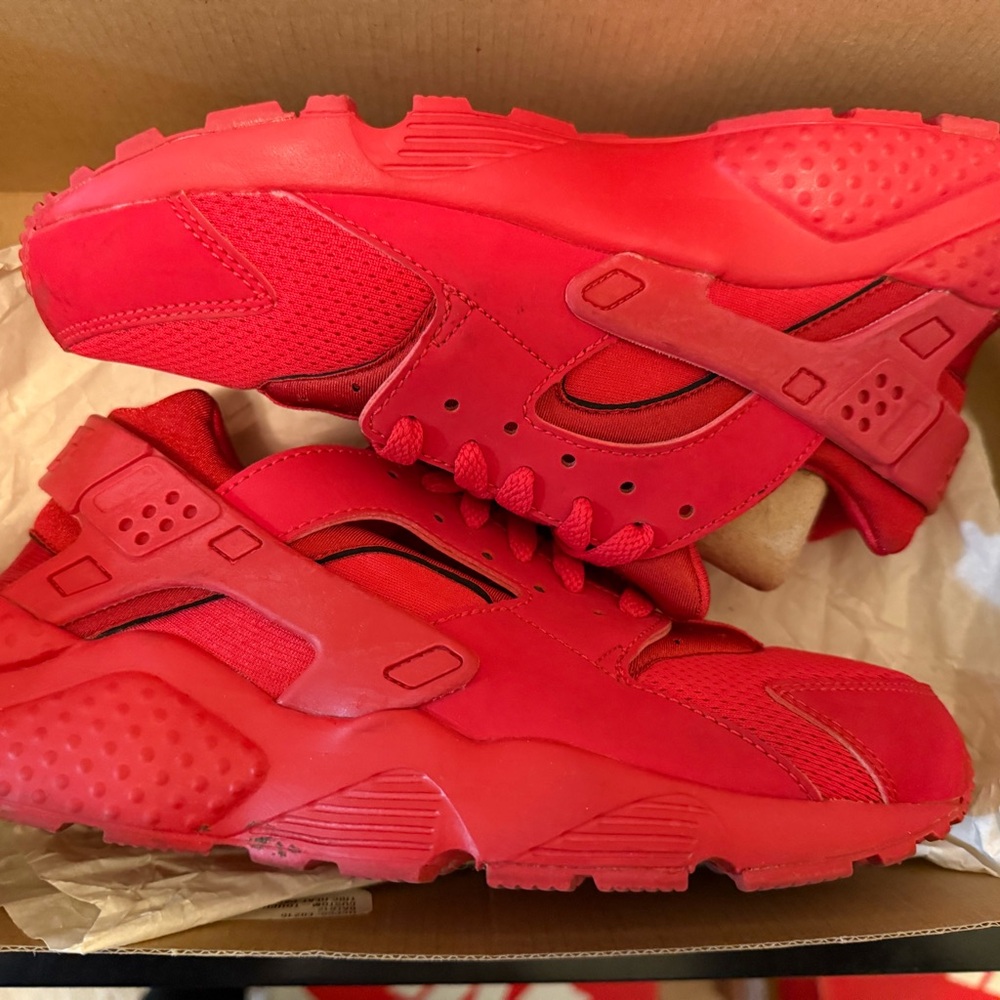Nike Air Huarache ‘Triple Red’
